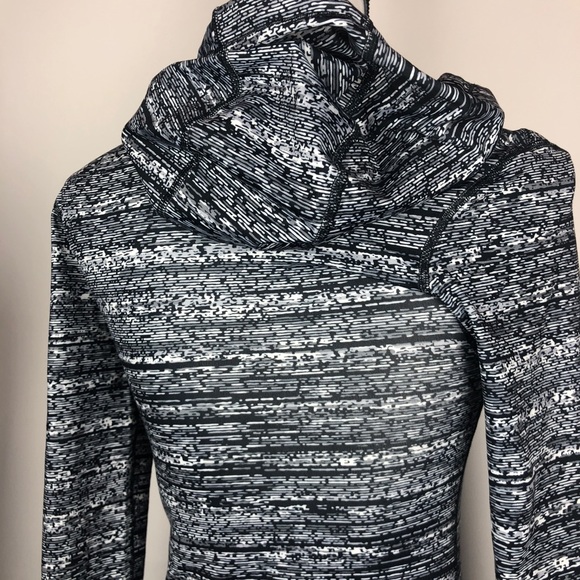 Nike DriFit hoodie - Picture 4 of 7